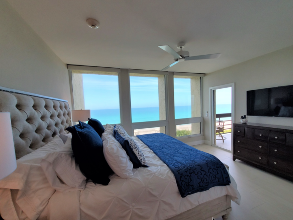 Luxurious Beachfront Condo in Longboat Key Florida - Stunning Gulf Views